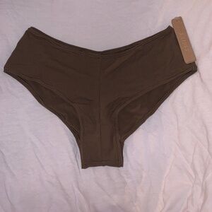 SKIMS Chocolate brown No show Undies